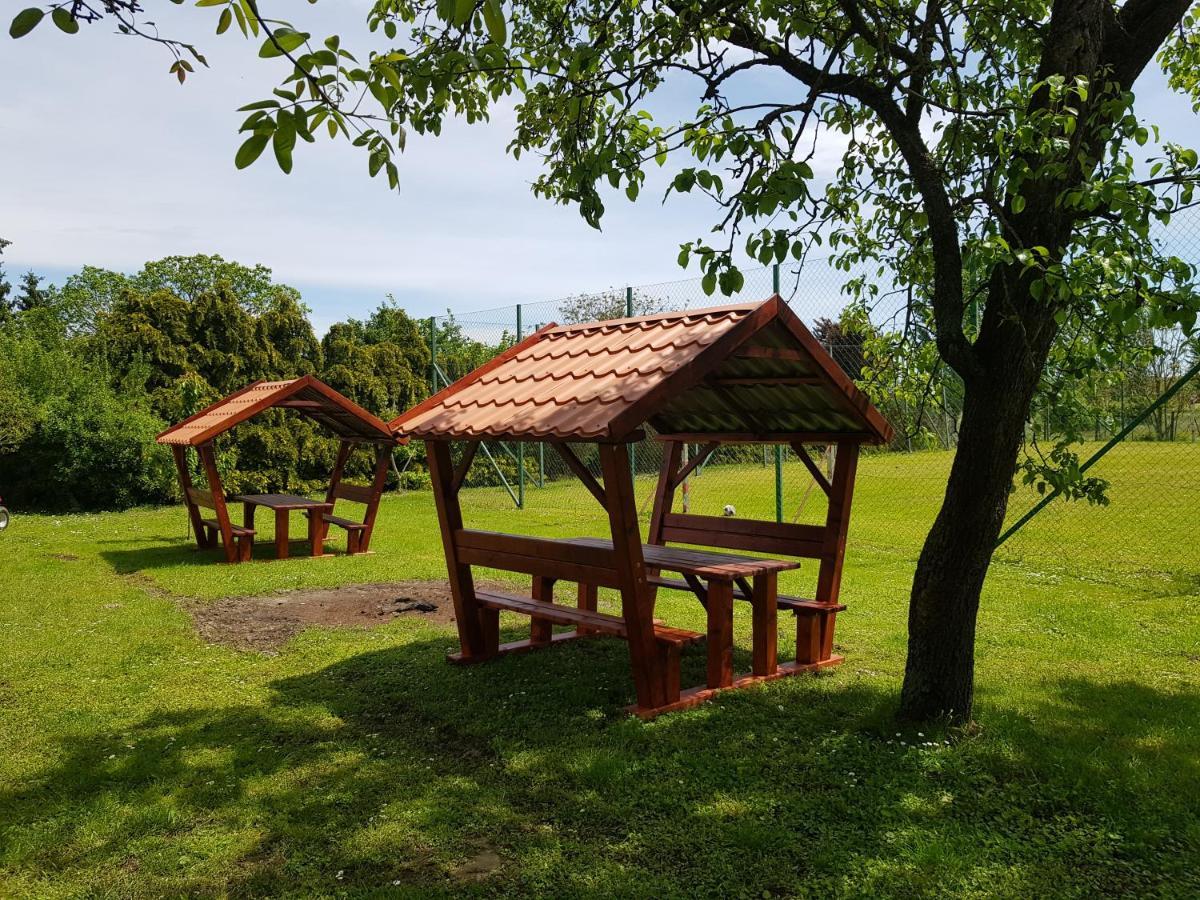 Borostyánkert Étterem&Vendégház Sitke Exterior foto
